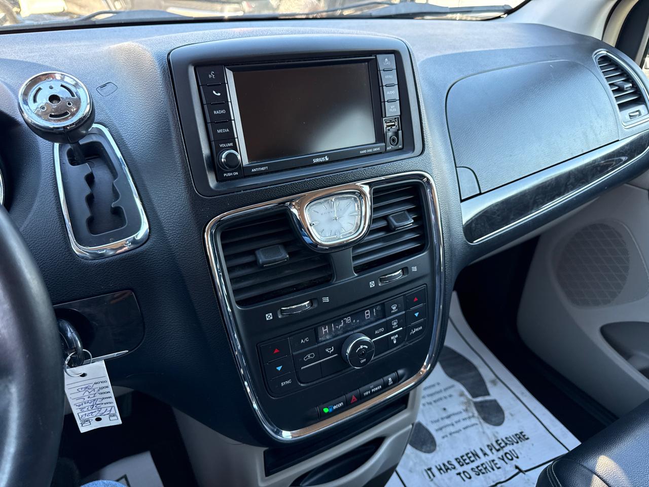 Chrysler Town & Country Touring 2012