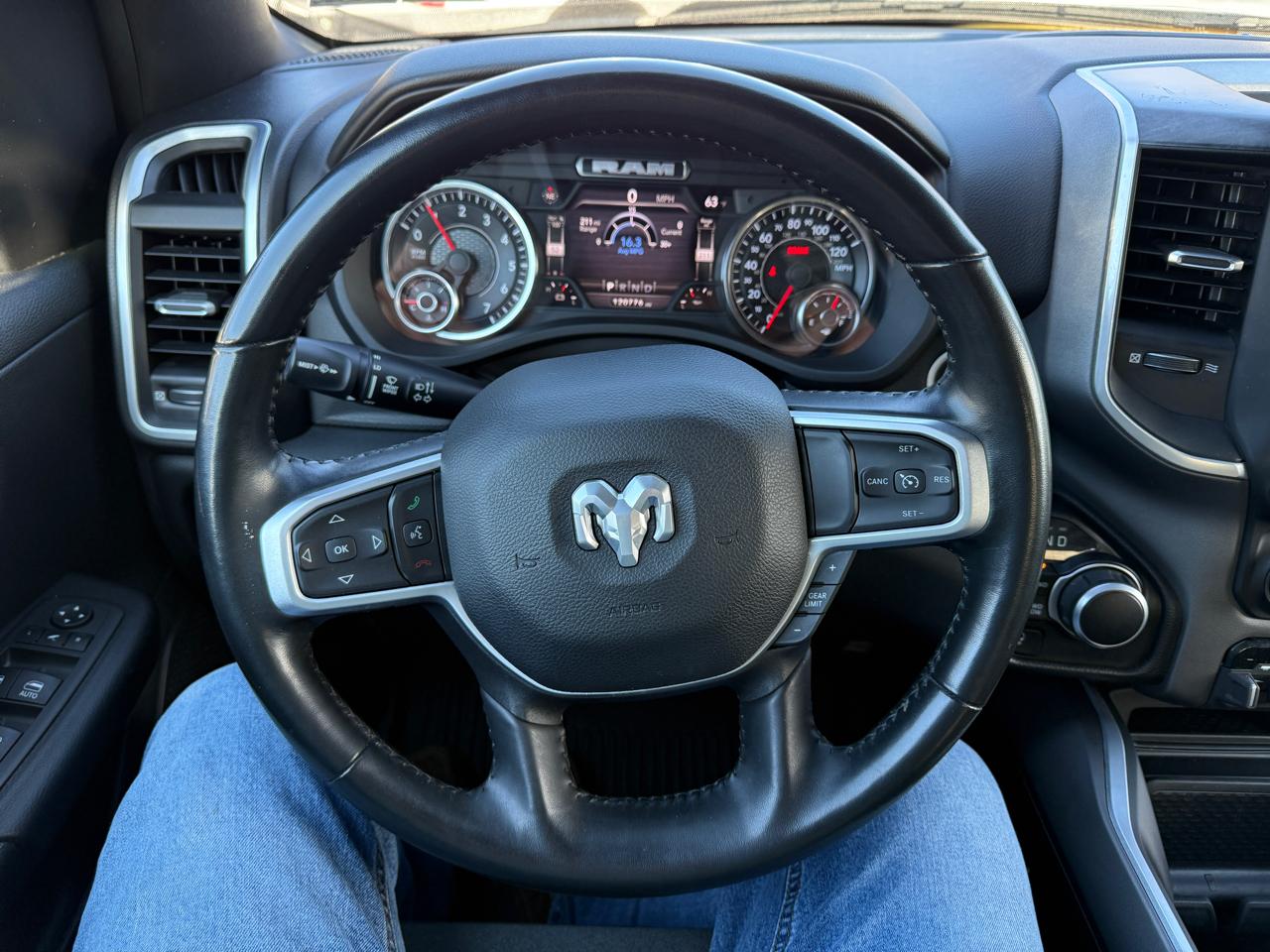 RAM 1500 Big Horn Quad Cab 4WD 2022