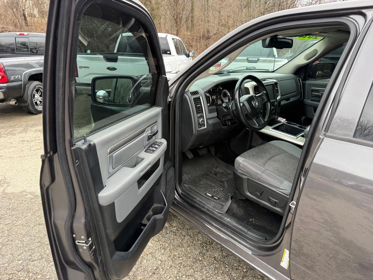 RAM 1500 SLT Crew Cab SWB 4WD 2014