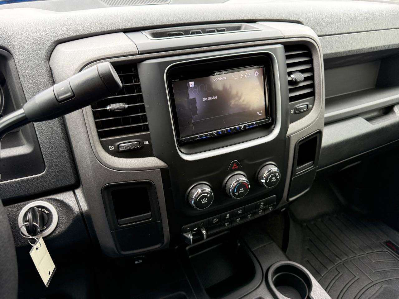 RAM 2500 Tradesman Crew Cab SWB 4WD 2017