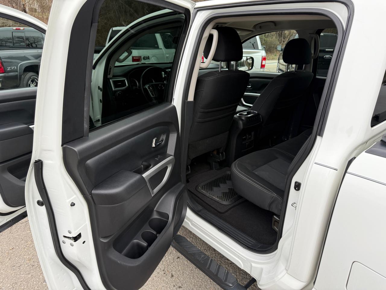 Nissan Titan SV Crew Cab 4WD 2018