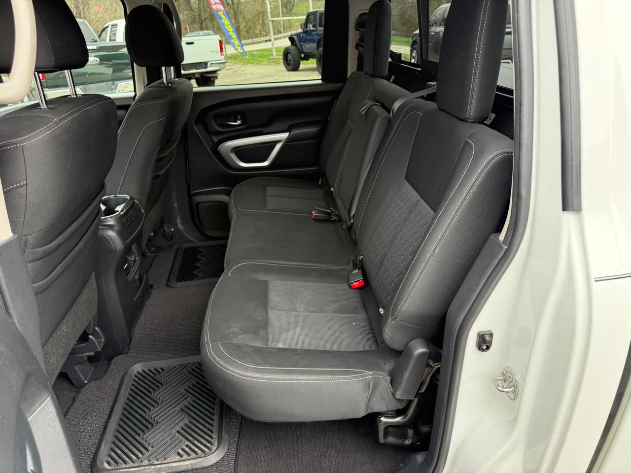 Nissan Titan SV Crew Cab 4WD 2018