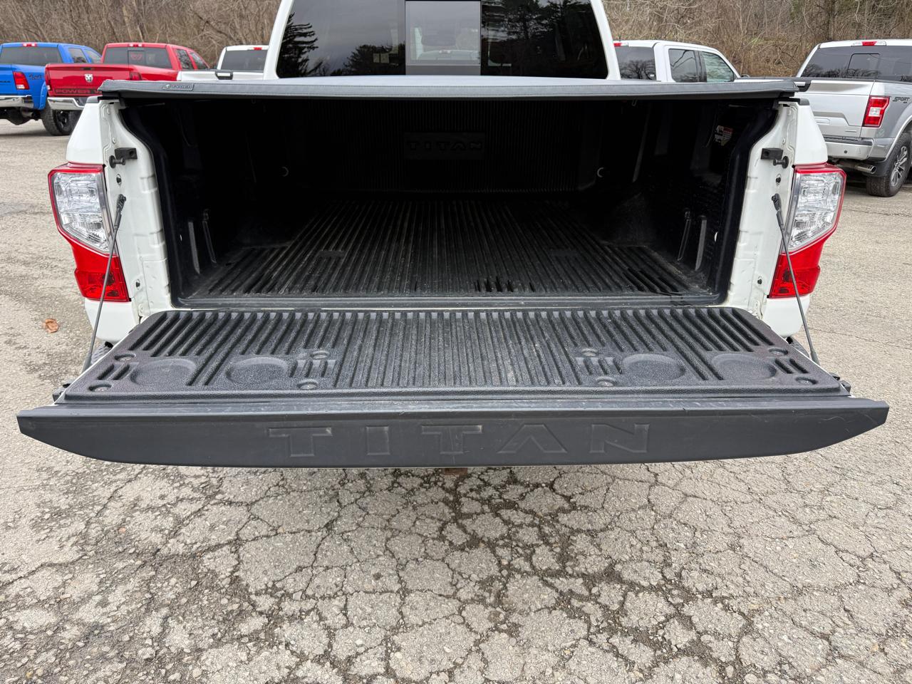 Nissan Titan SV Crew Cab 4WD 2018