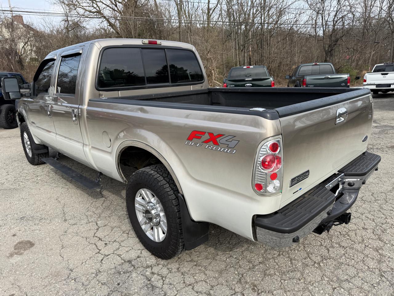 Ford F-250 SD Lariat Crew Cab 4WD 2005