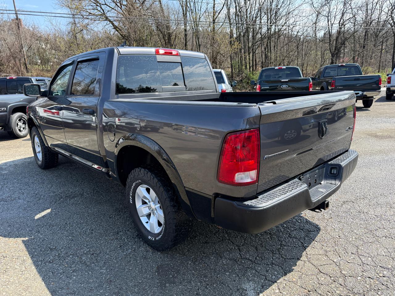 RAM 1500 Outdoorsman 4x4 Crew Cab 5'7" Box 2015