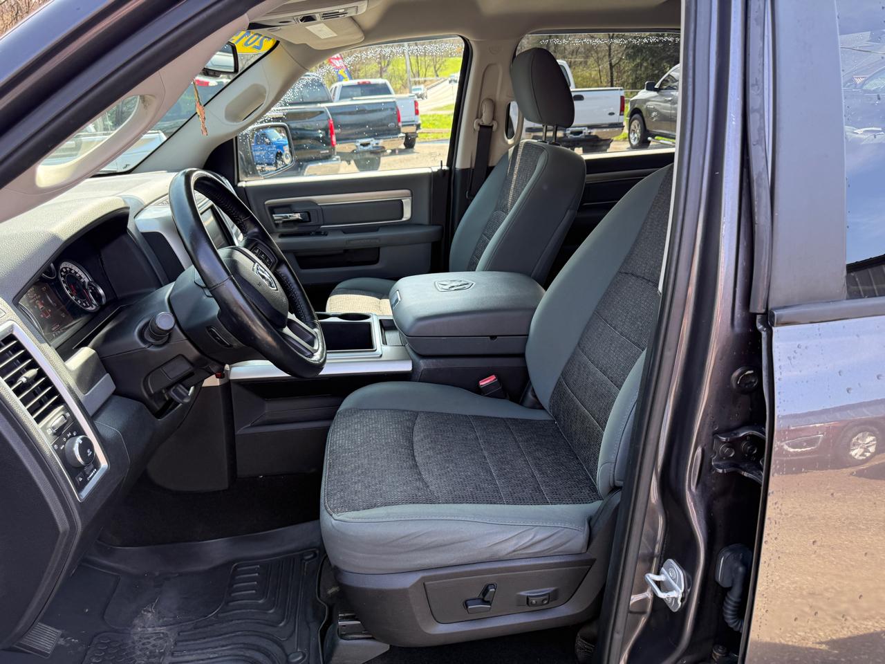 RAM 1500 Outdoorsman 4x4 Crew Cab 5'7" Box 2015