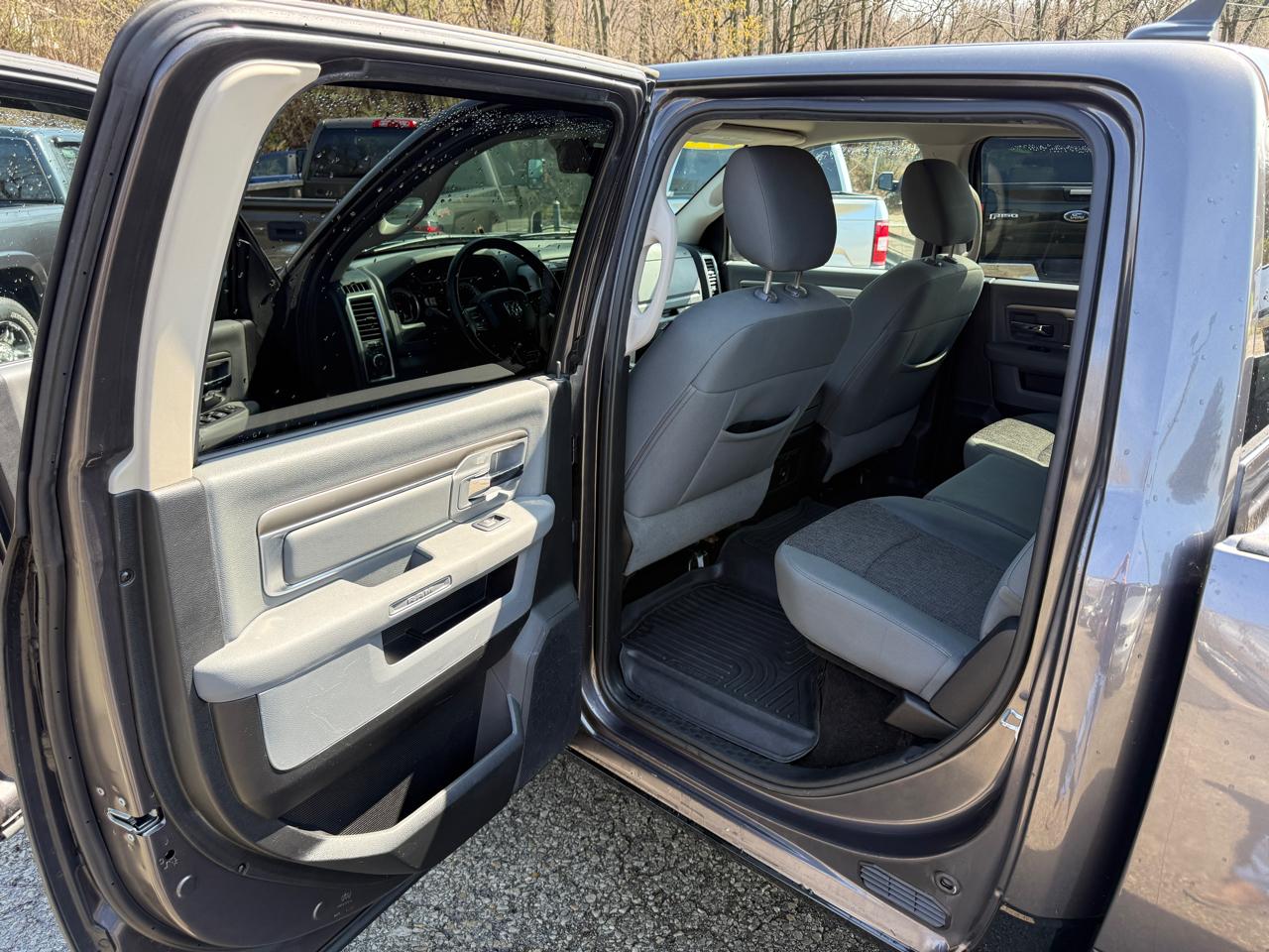 RAM 1500 Outdoorsman 4x4 Crew Cab 5'7" Box 2015