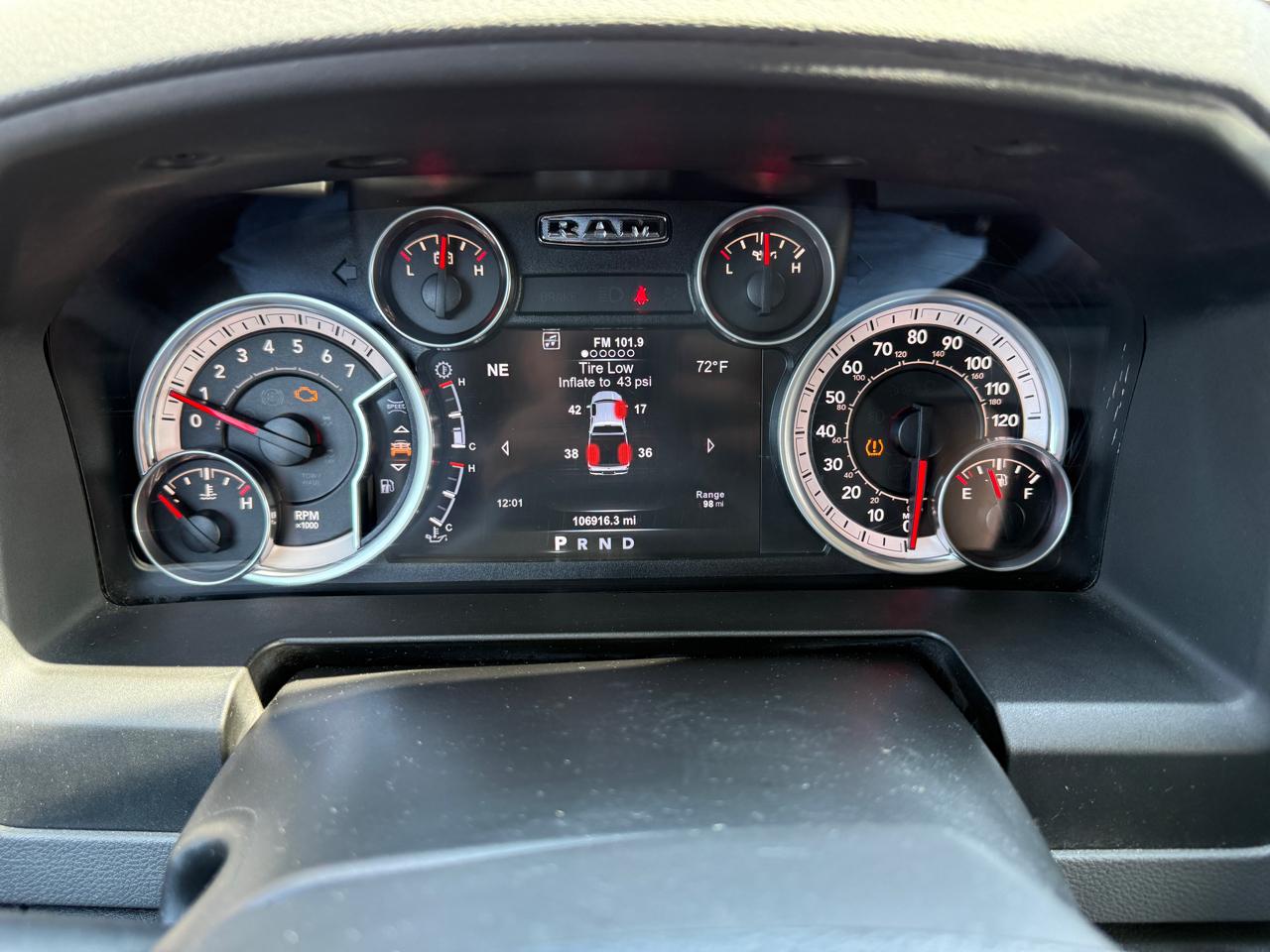 RAM 1500 Outdoorsman 4x4 Crew Cab 5'7" Box 2015