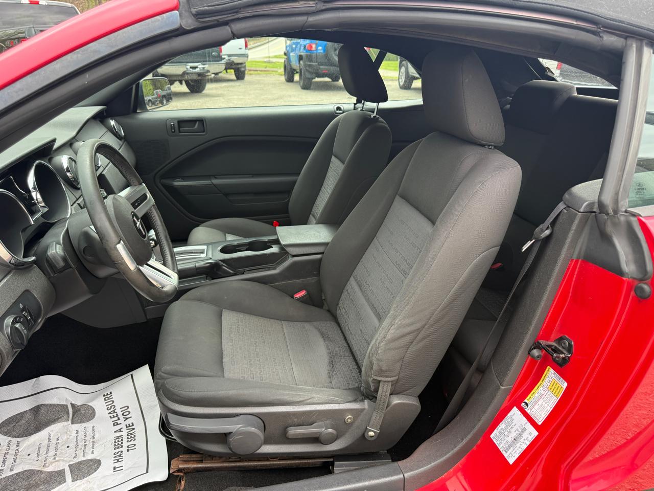 Ford Mustang V6 Deluxe Convertible 2006