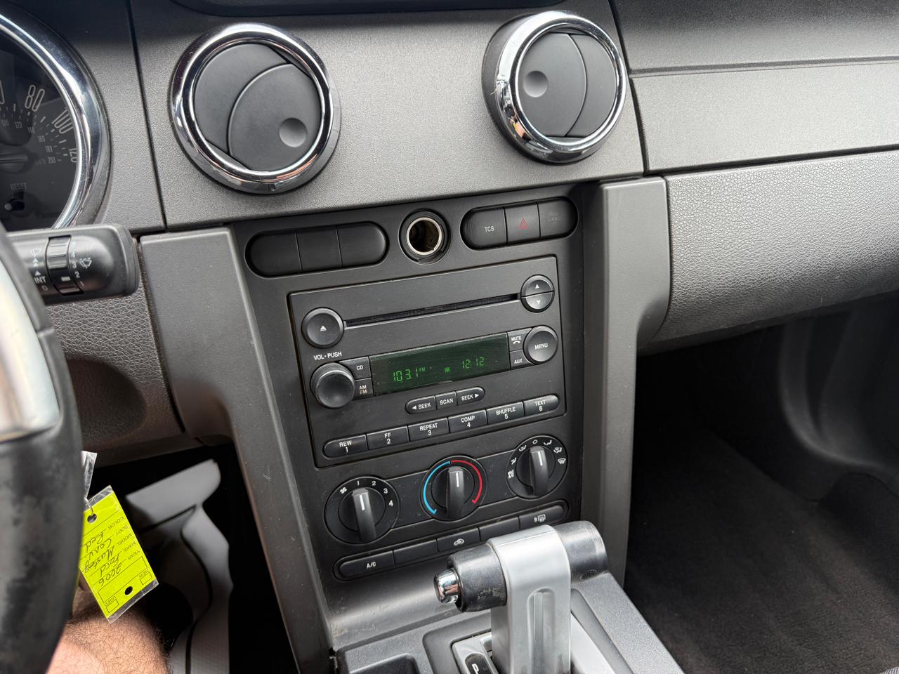 Ford Mustang V6 Deluxe Convertible 2006