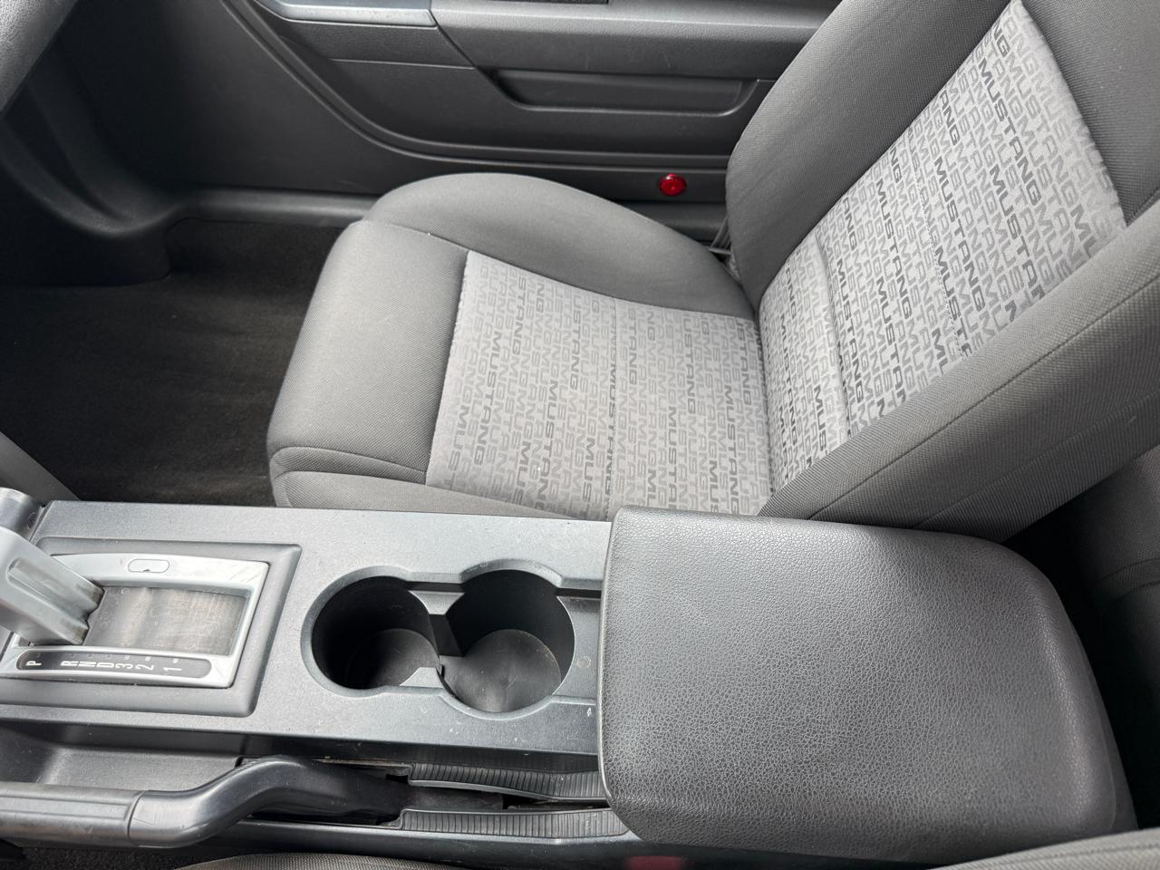 Ford Mustang V6 Deluxe Convertible 2006