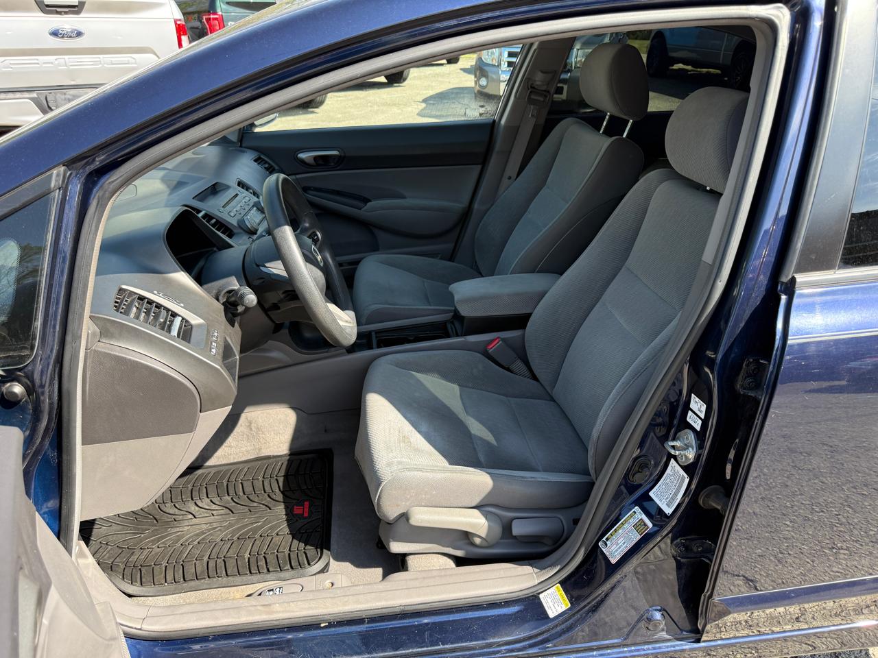 Honda Civic LX Sedan 5-Speed AT 2010