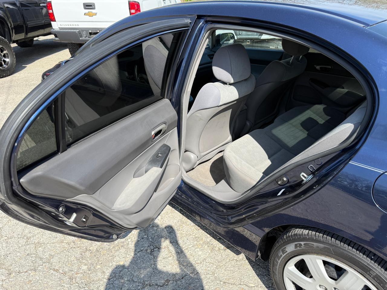 Honda Civic LX Sedan 5-Speed AT 2010