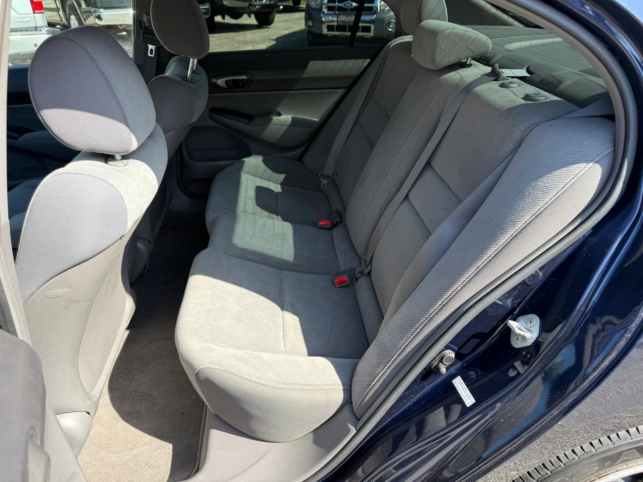 Honda Civic LX Sedan 5-Speed AT 2010