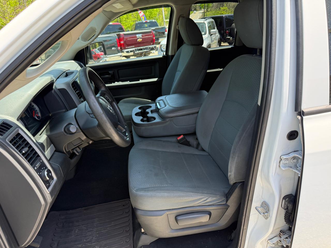 RAM 1500 ST Quad Cab 4WD 2016