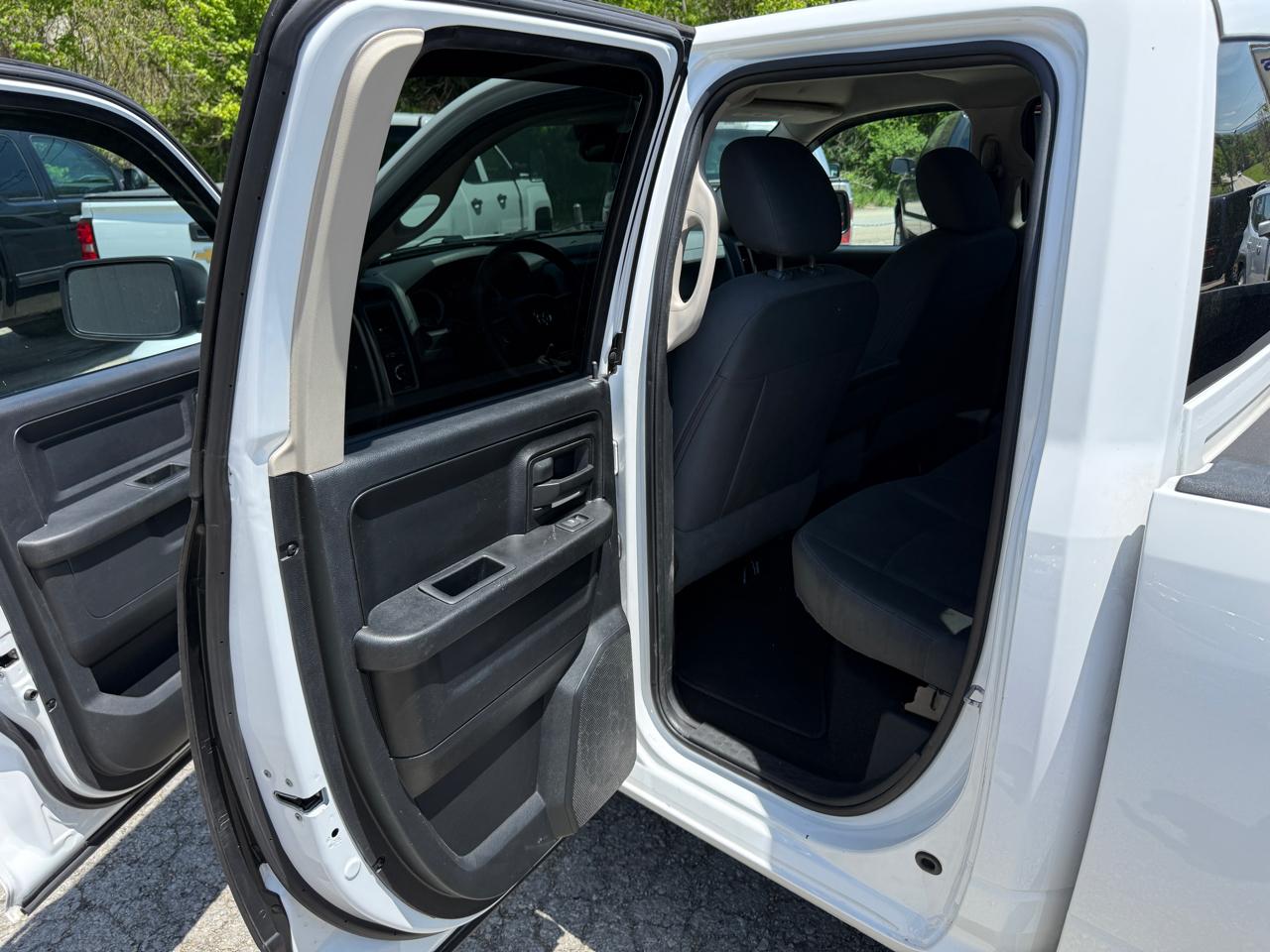 RAM 1500 ST Quad Cab 4WD 2016