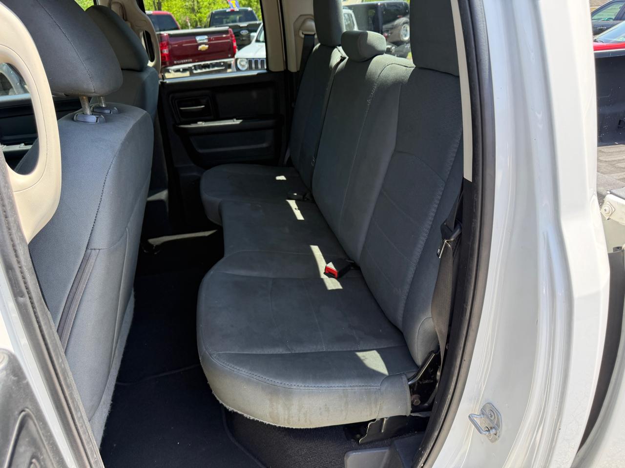RAM 1500 ST Quad Cab 4WD 2016
