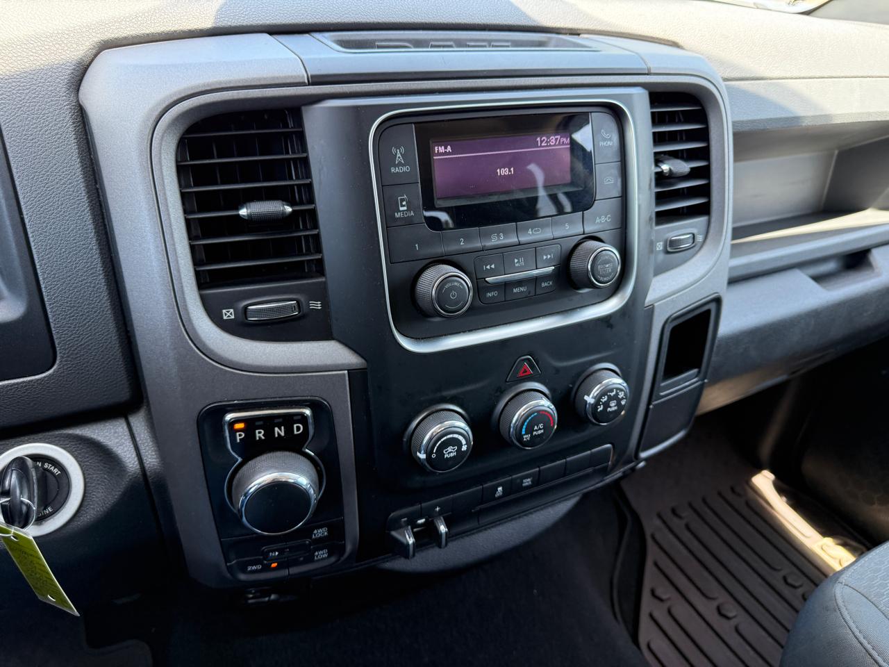 RAM 1500 ST Quad Cab 4WD 2016