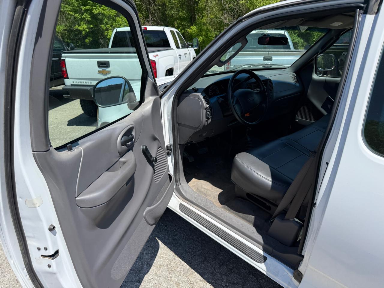 Ford F-150 XL SuperCab 4WD 2003