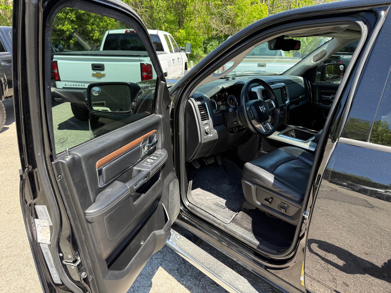 RAM 1500 Laramie Crew Cab SWB 4WD 2015