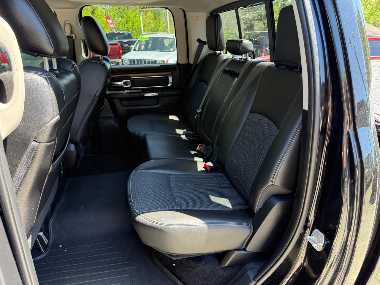 RAM 1500 Laramie Crew Cab SWB 4WD 2015