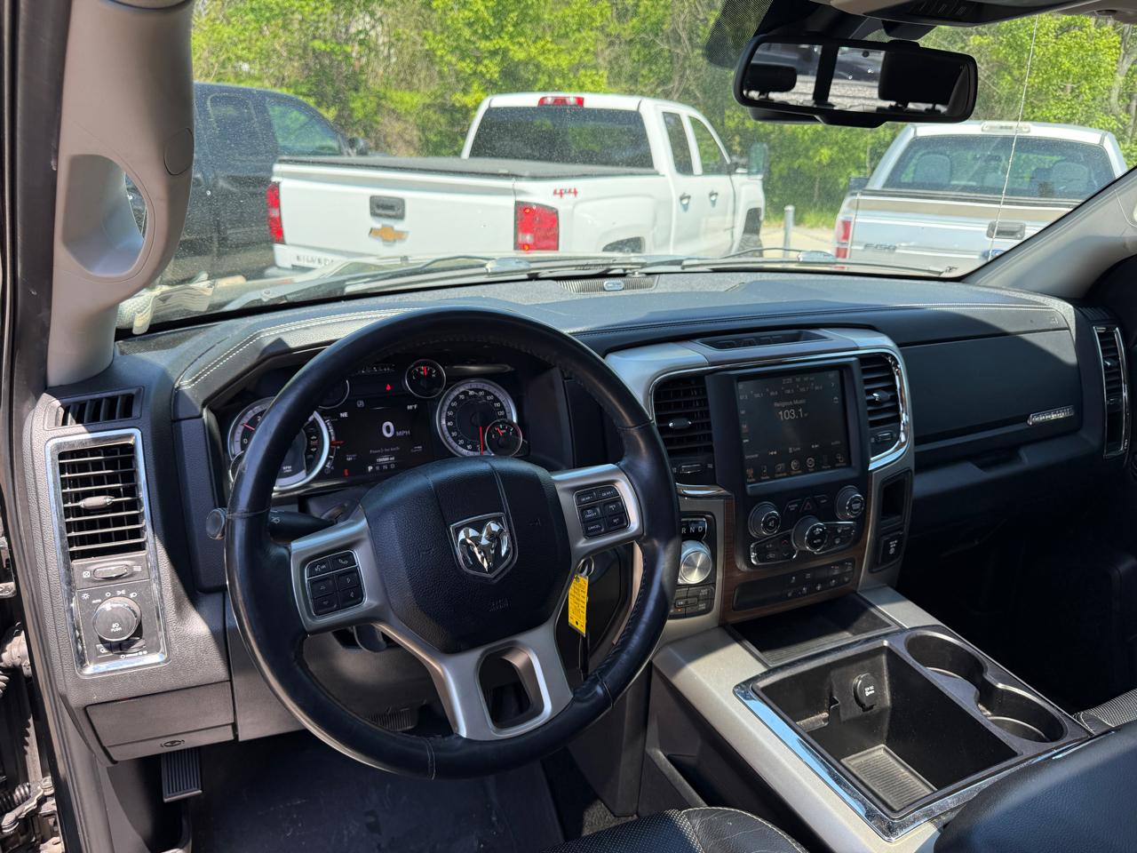 RAM 1500 Laramie Crew Cab SWB 4WD 2015