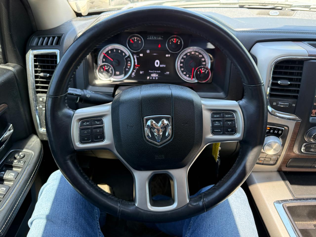 RAM 1500 Laramie Crew Cab SWB 4WD 2015