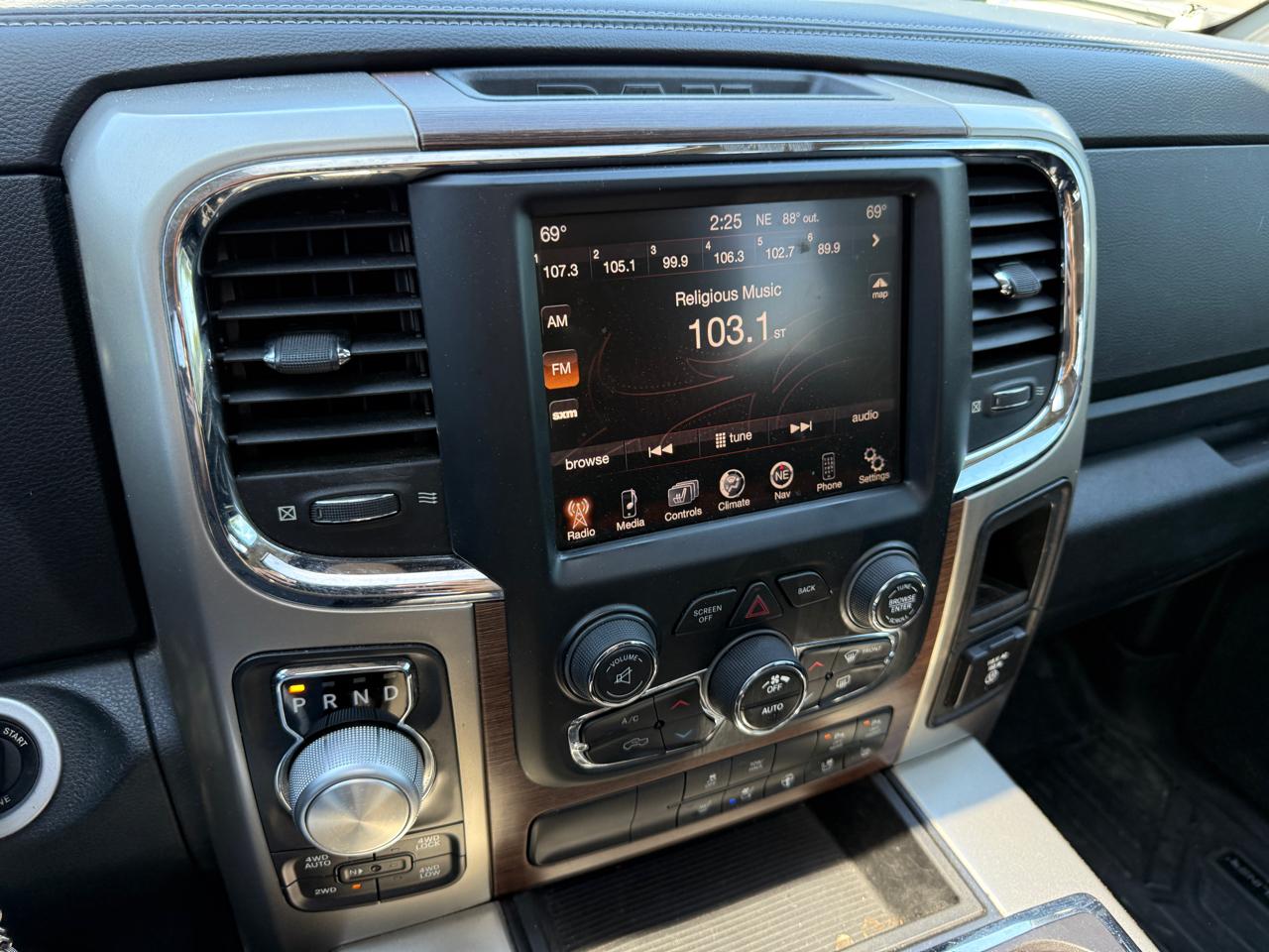 RAM 1500 Laramie Crew Cab SWB 4WD 2015
