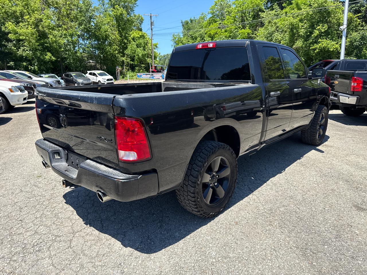 RAM 1500 Express 4x4 Quad Cab 6'4" Box 2015