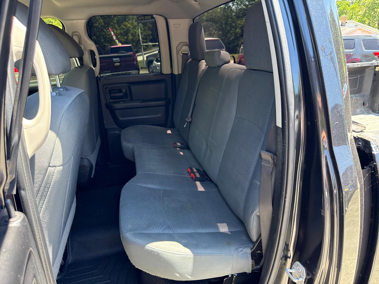 RAM 1500 Express 4x4 Quad Cab 6'4" Box 2015