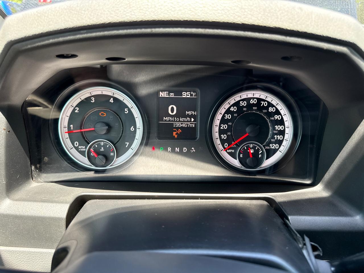 RAM 1500 Express 4x4 Quad Cab 6'4" Box 2015