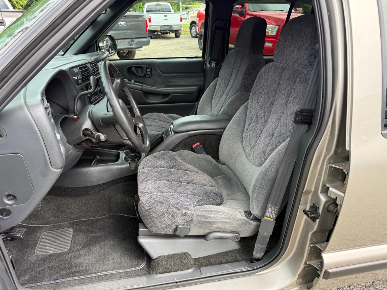 Chevrolet S10 Pickup LS Crew Cab 4WD 2002