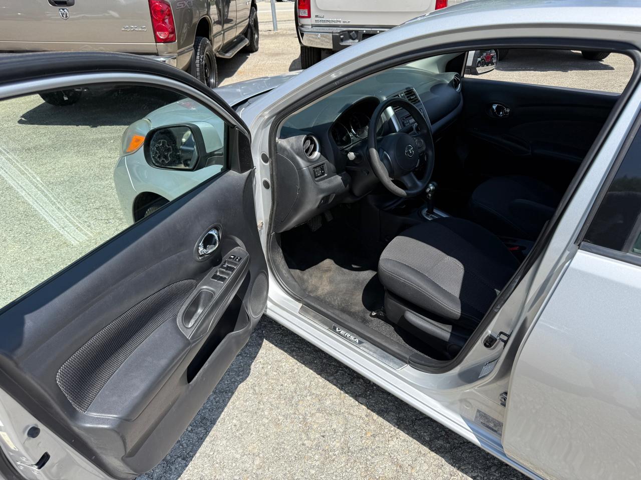 Nissan Versa 1.6 S Plus 2014