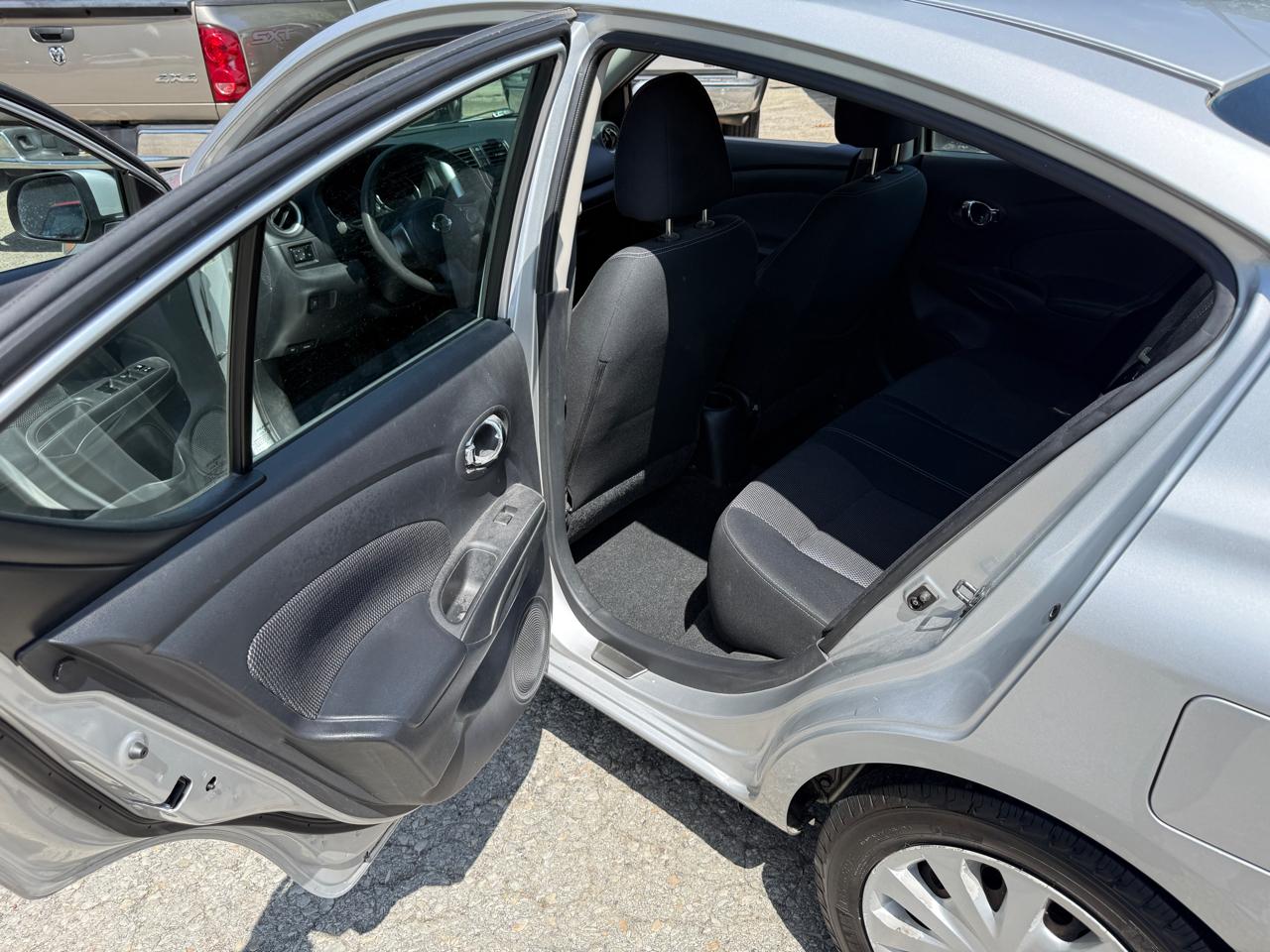 Nissan Versa 1.6 S Plus 2014