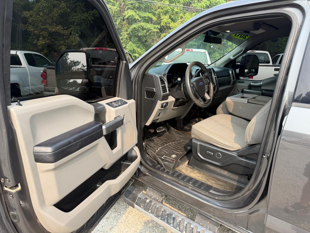 Ford F-250 SD XLT Crew Cab 4WD 2017