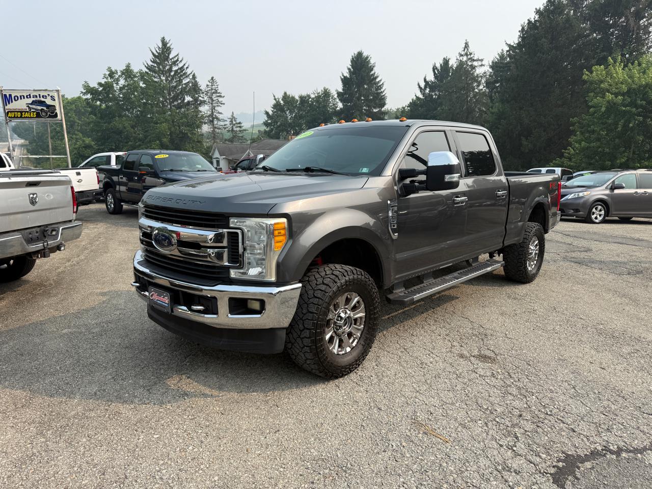 Ford F-250 SD XLT Crew Cab 4WD 2017