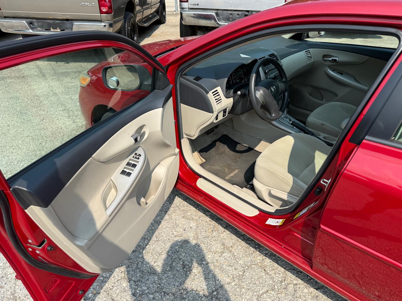 Toyota Corolla LE 4-Speed AT 2011