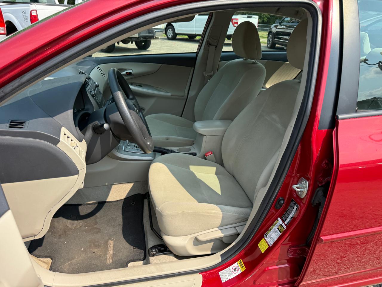 Toyota Corolla LE 4-Speed AT 2011