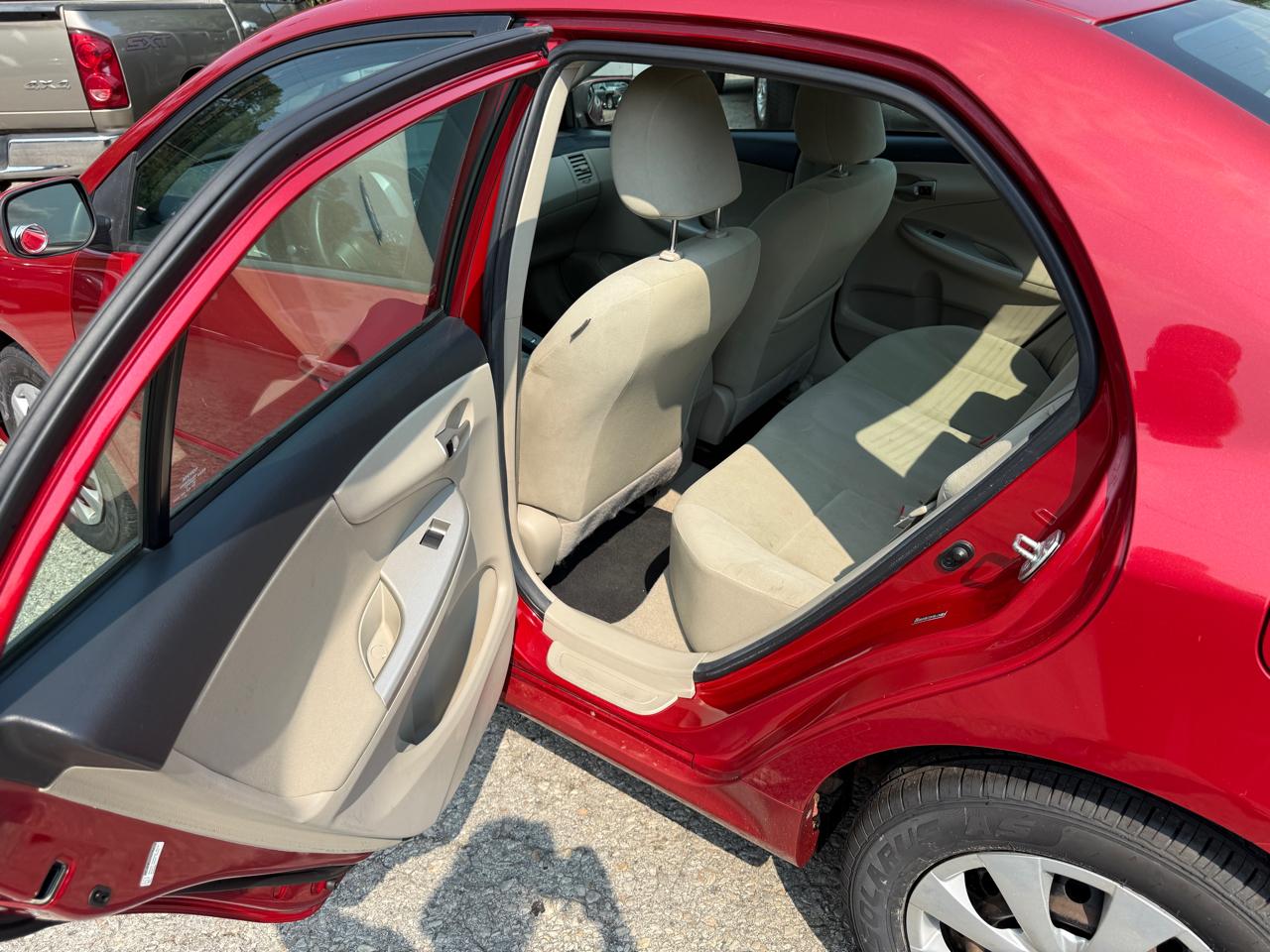 Toyota Corolla LE 4-Speed AT 2011