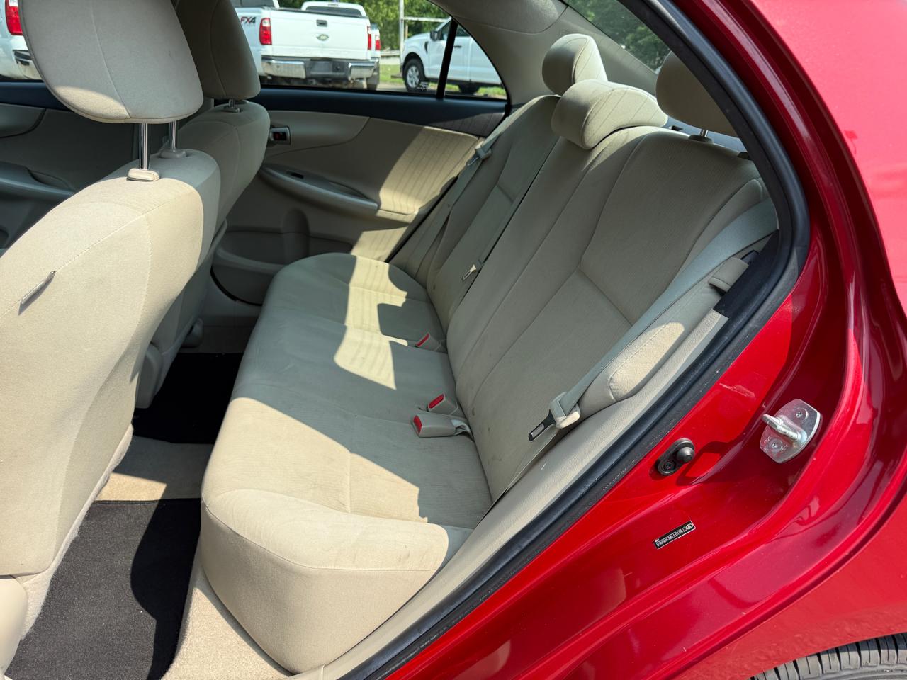 Toyota Corolla LE 4-Speed AT 2011
