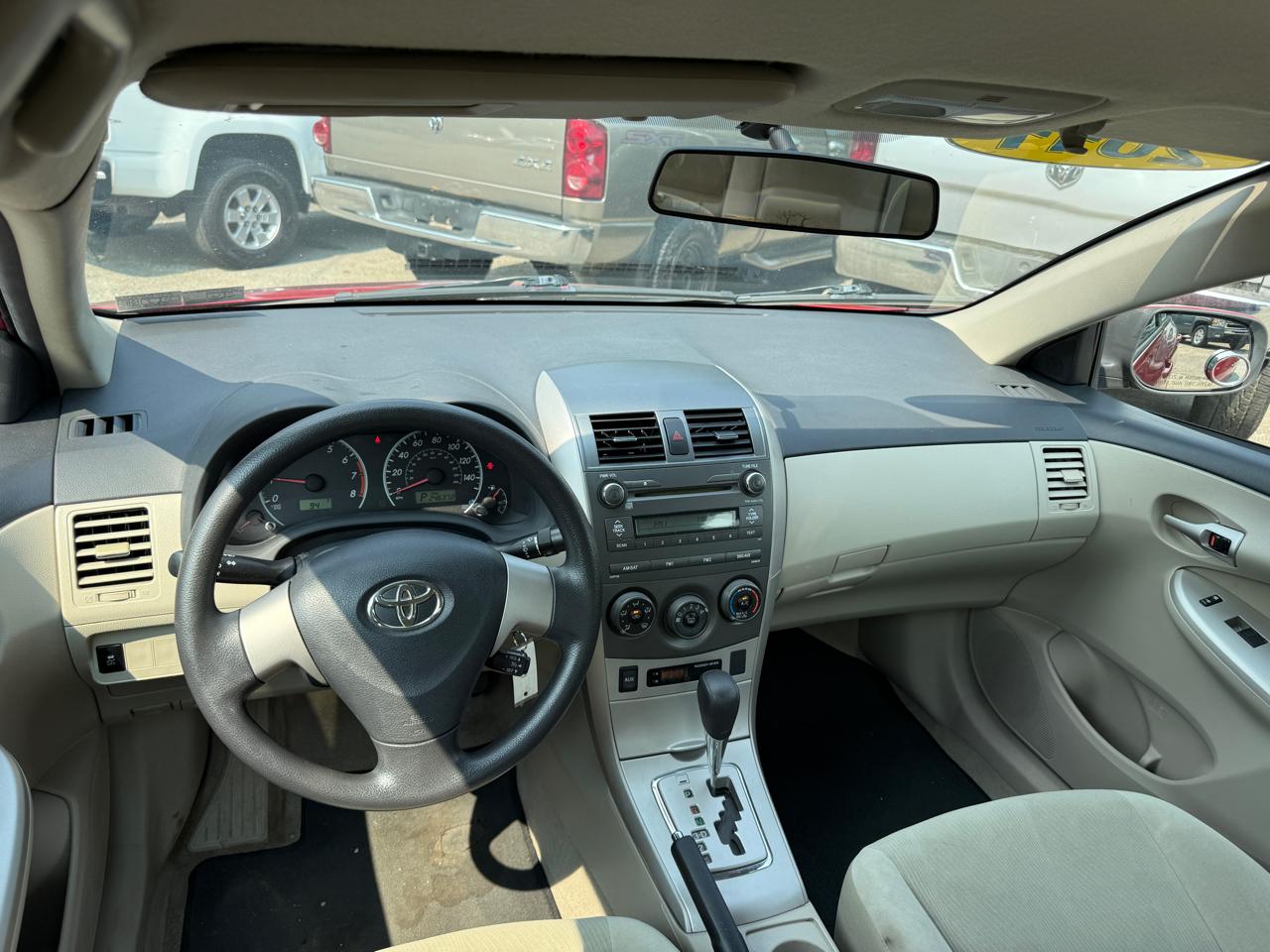 Toyota Corolla LE 4-Speed AT 2011