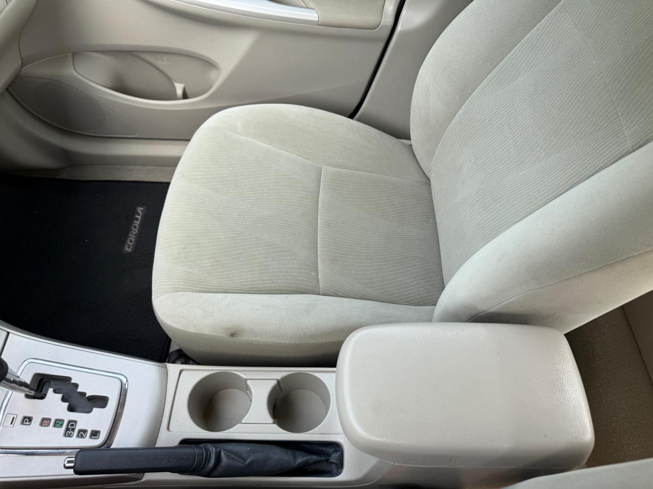 Toyota Corolla LE 4-Speed AT 2011