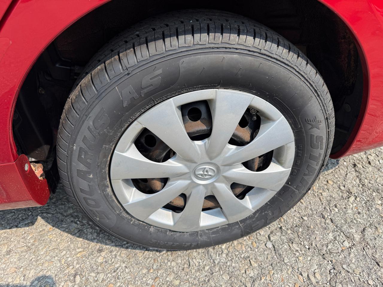 Toyota Corolla LE 4-Speed AT 2011