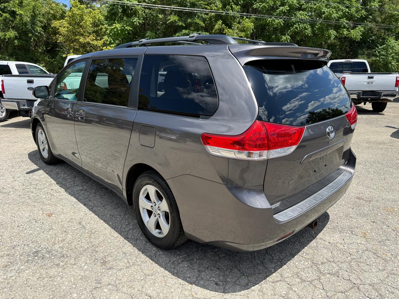 Toyota Sienna LE FWD 8-Passenger V6 2012
