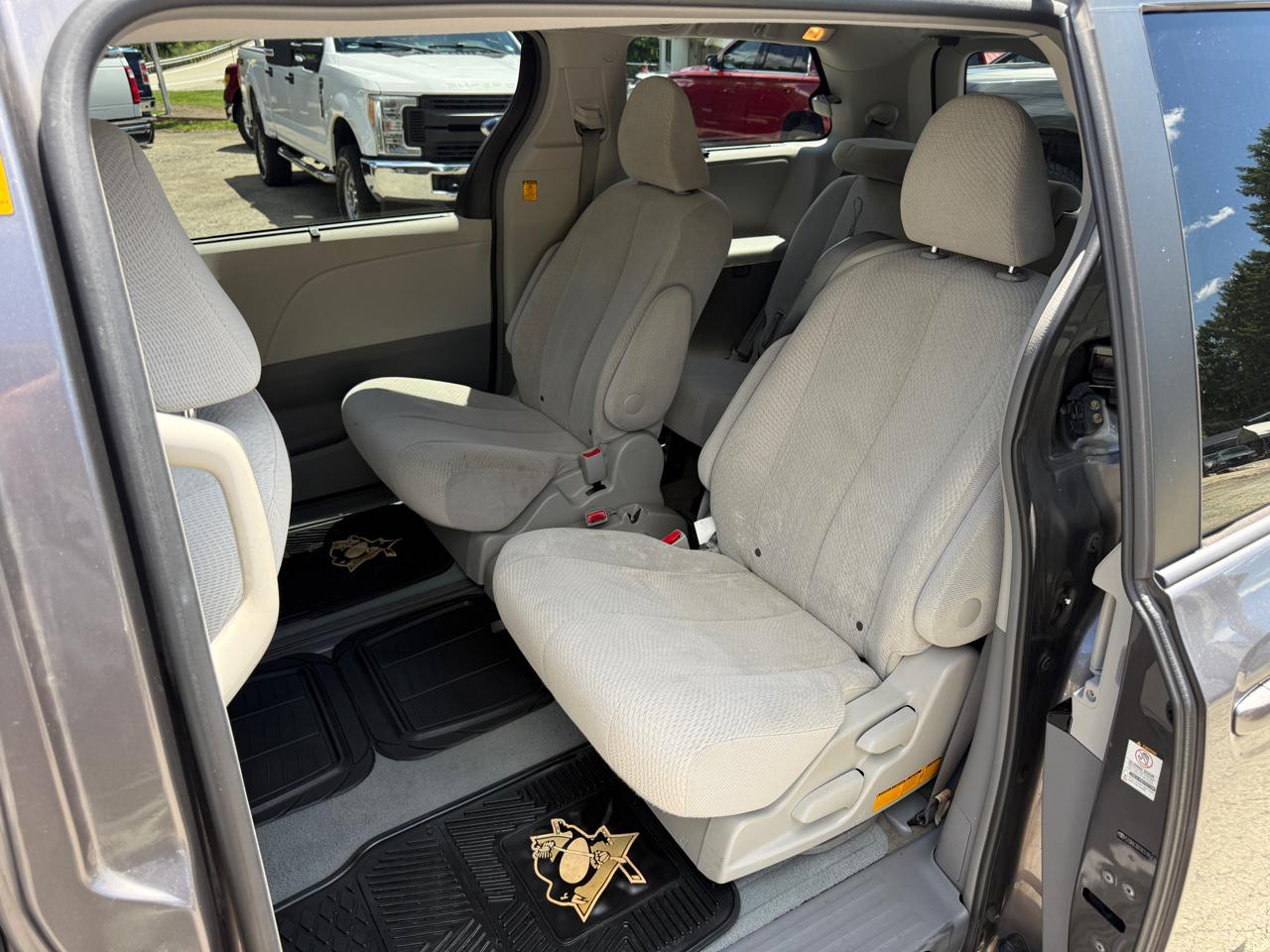 Toyota Sienna LE FWD 8-Passenger V6 2012