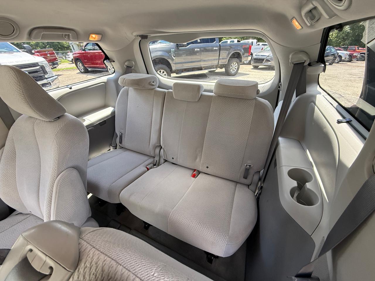 Toyota Sienna LE FWD 8-Passenger V6 2012