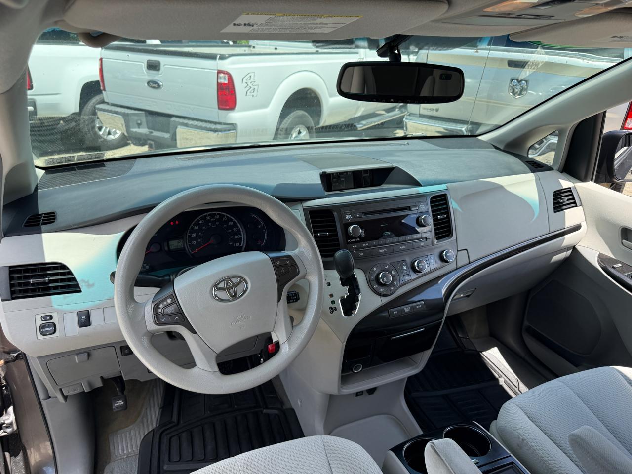 Toyota Sienna LE FWD 8-Passenger V6 2012