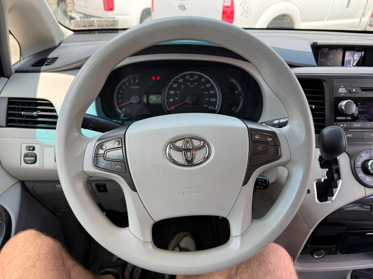Toyota Sienna LE FWD 8-Passenger V6 2012