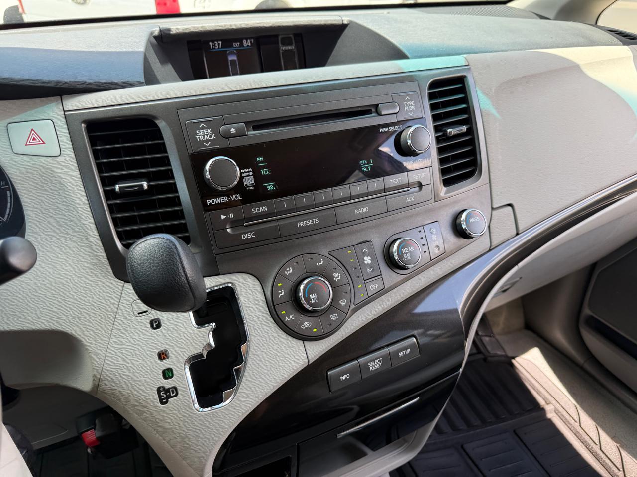 Toyota Sienna LE FWD 8-Passenger V6 2012