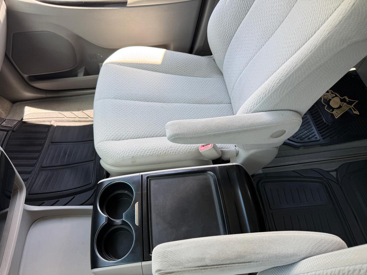 Toyota Sienna LE FWD 8-Passenger V6 2012